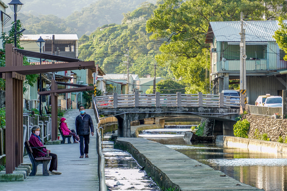 優質河畔步道成為當地居民午後歇腳休息欣賞河畔動植物景觀的好所在。 圖：新北市水利局提供