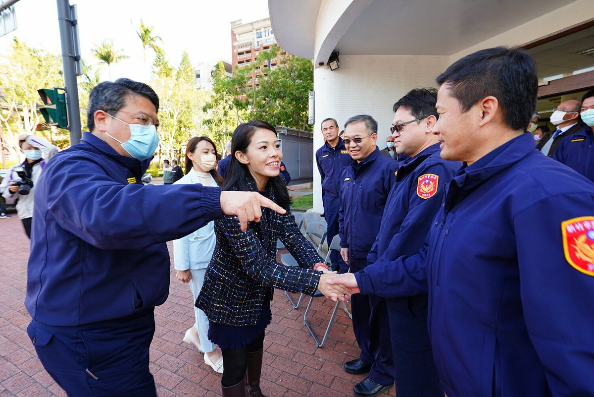新竹市長高虹安上任後第一站前往警察局。 圖：新竹市府提供