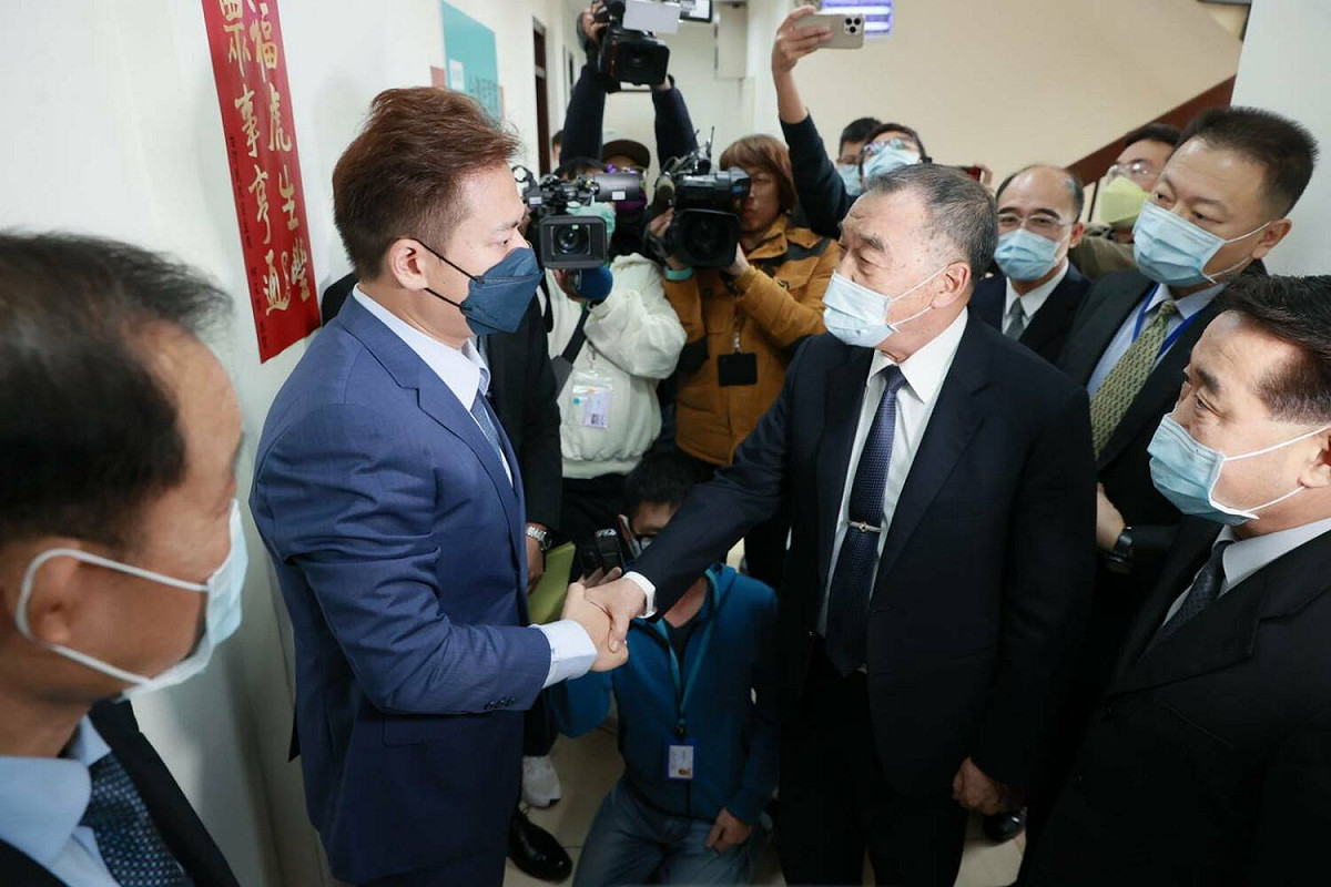 國防部長邱國正今拜會民眾黨立法院黨團。 圖：民眾黨 / 提供