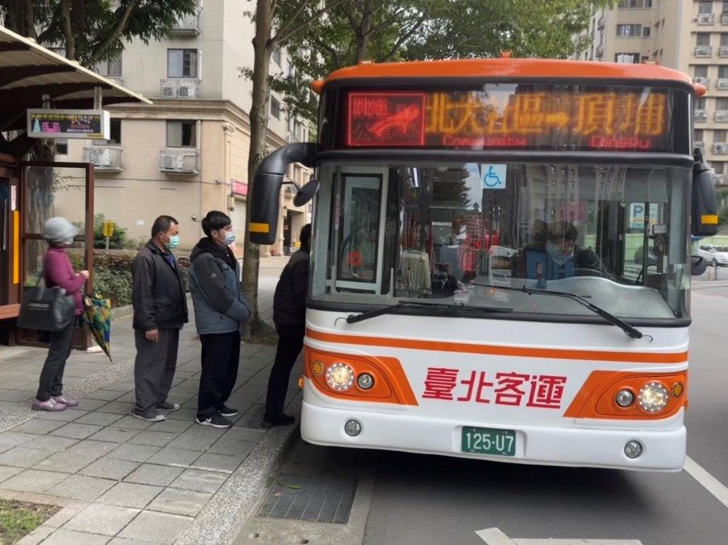 台北客運自2023年1月3日試辦闢駛「北大社區-捷運頂埔站」直達車。 圖：台北客運提供