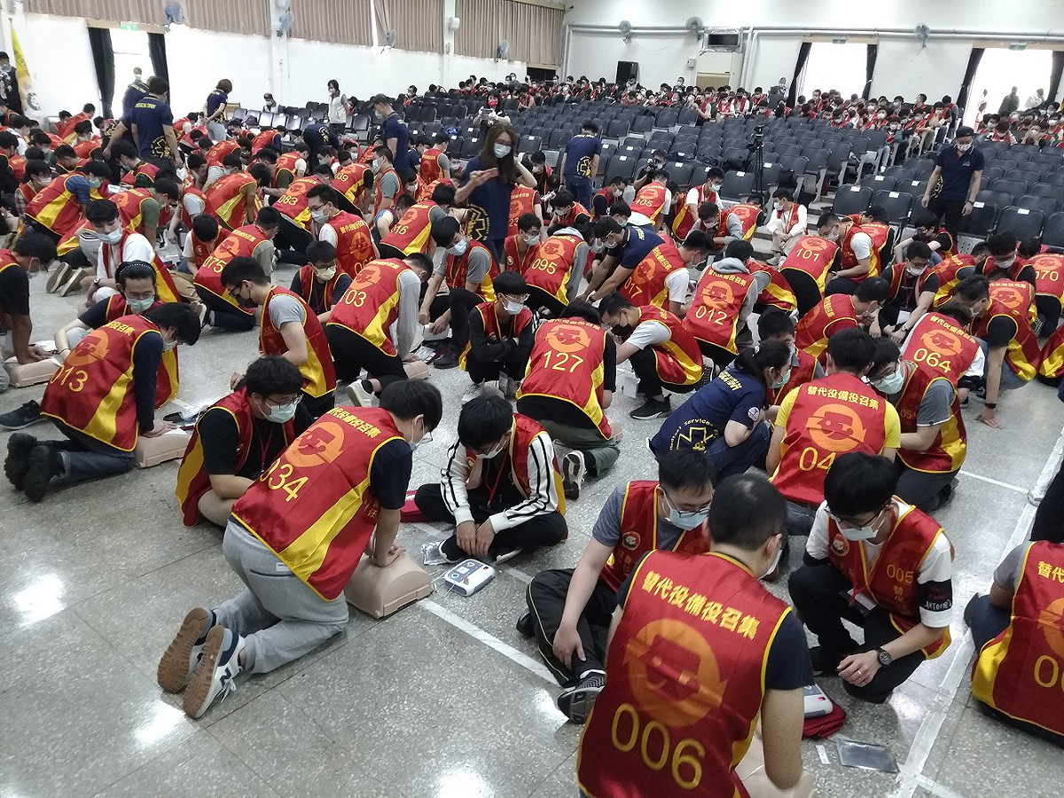 94年次以後的役男，申請服替代役，須符合家庭因素及宗教因素2類，才能申請替代役。 圖：役政署提供