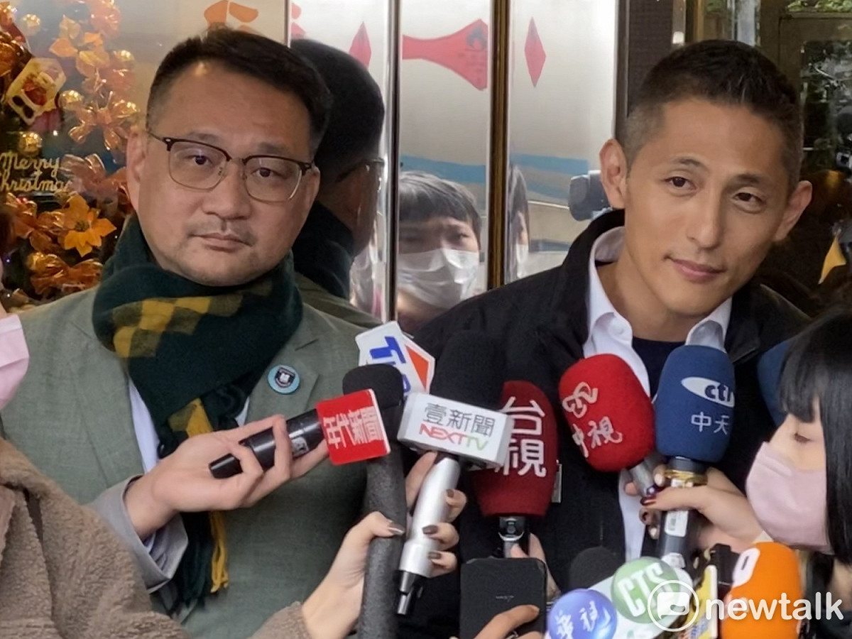民進黨立委補選候選人吳怡農（右）、前台北市議員阮昭雄（左）。 圖：周煊惠 / 攝