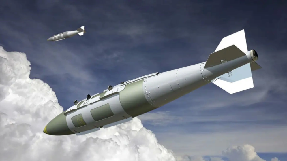 美軍「聯合直接攻擊彈藥」( JDAM )，配備慣性導航系統（INS）和GPS接收器，以提升高精準度擊中目標能力。 圖：翻攝自騰訊網（資料照）