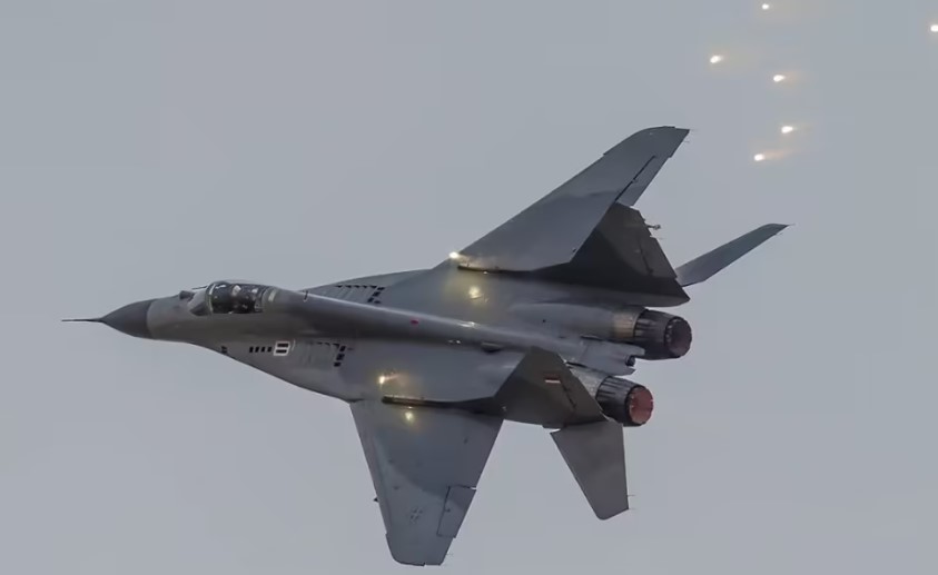 羅馬尼亞派出米格戰鬥機偵察「不明飛行物」，但無功而返。 圖:翻攝自騰訊網