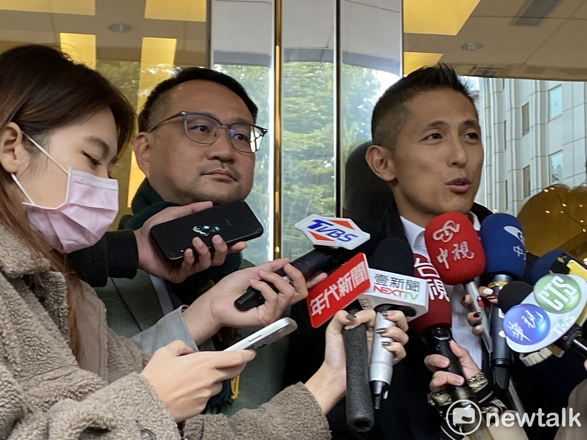 民進黨立委候選人吳怡農（右）、前台北市議員阮昭雄（左）。 圖：周煊惠 / 攝