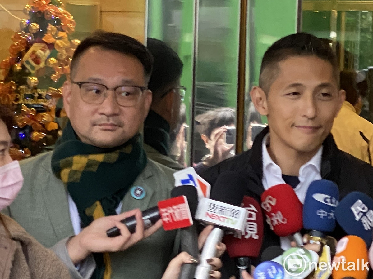 民進黨立委候選人吳怡農（右）、前台北市議員阮昭雄（左）。 圖：周煊惠 / 攝