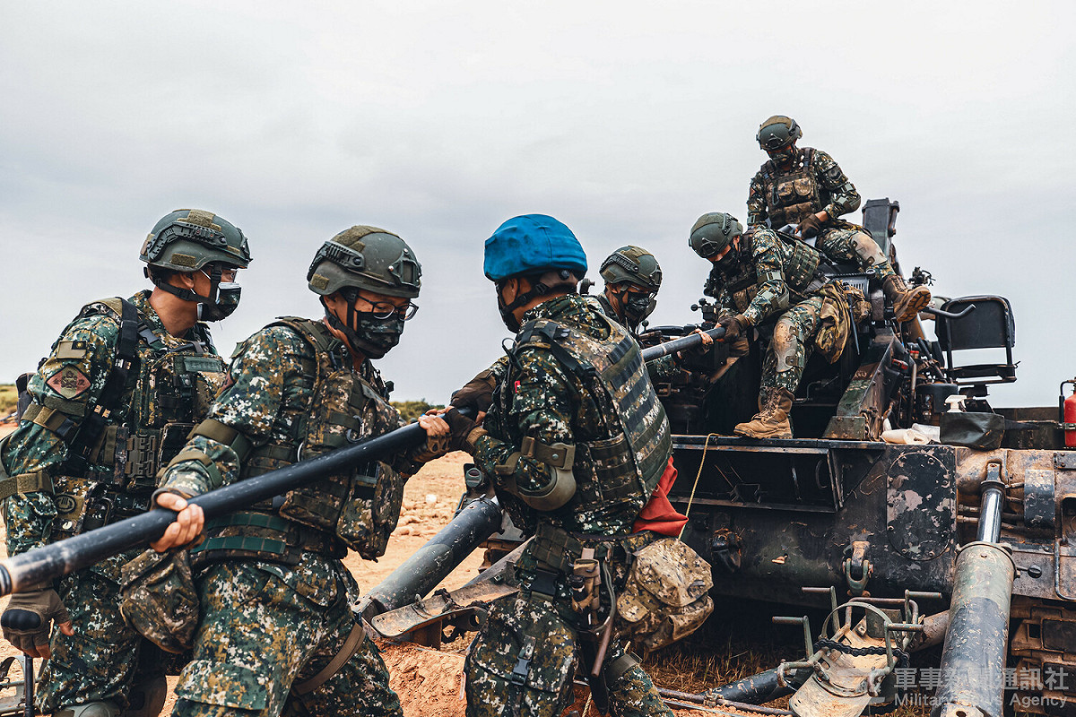圖為國防部國軍2022年8月第三作戰區重砲射擊  圖：取自國防部軍聞社（資料照）