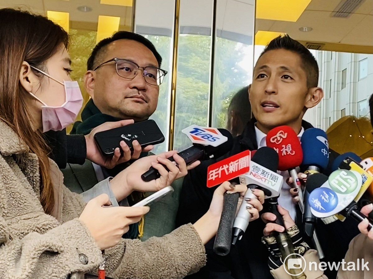 民進黨立委候選人吳怡農（右）、前台北市議員阮昭雄（左）。 圖：周煊惠 / 攝