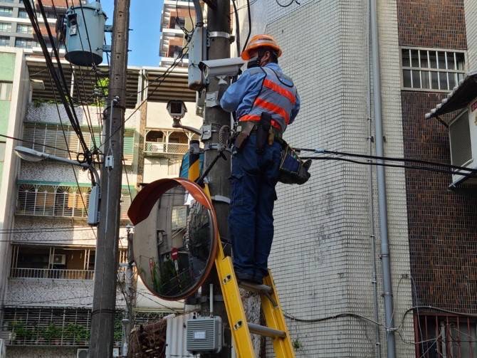 112年有線電視系統業者將持續配合市府推動纜線清整及地下化計畫。 圖：新北市新聞局提供