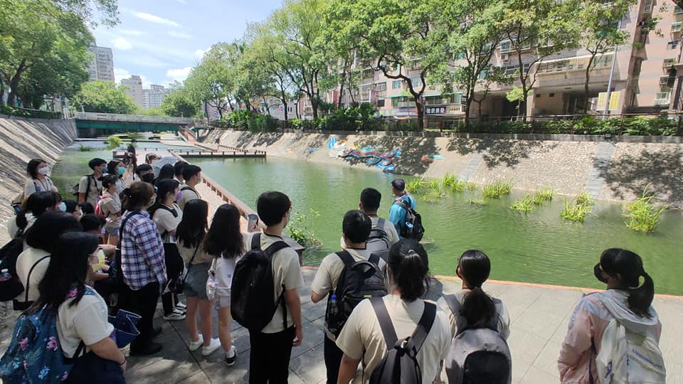 跟著志工走，一起認識河川傳說-中港大排。 圖：新北市水利局提供
