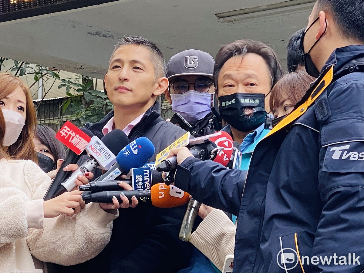 民進黨台北市第三選區立委補選候選人吳怡農、民進黨台北市議員王世堅。 圖：周煊惠 / 攝