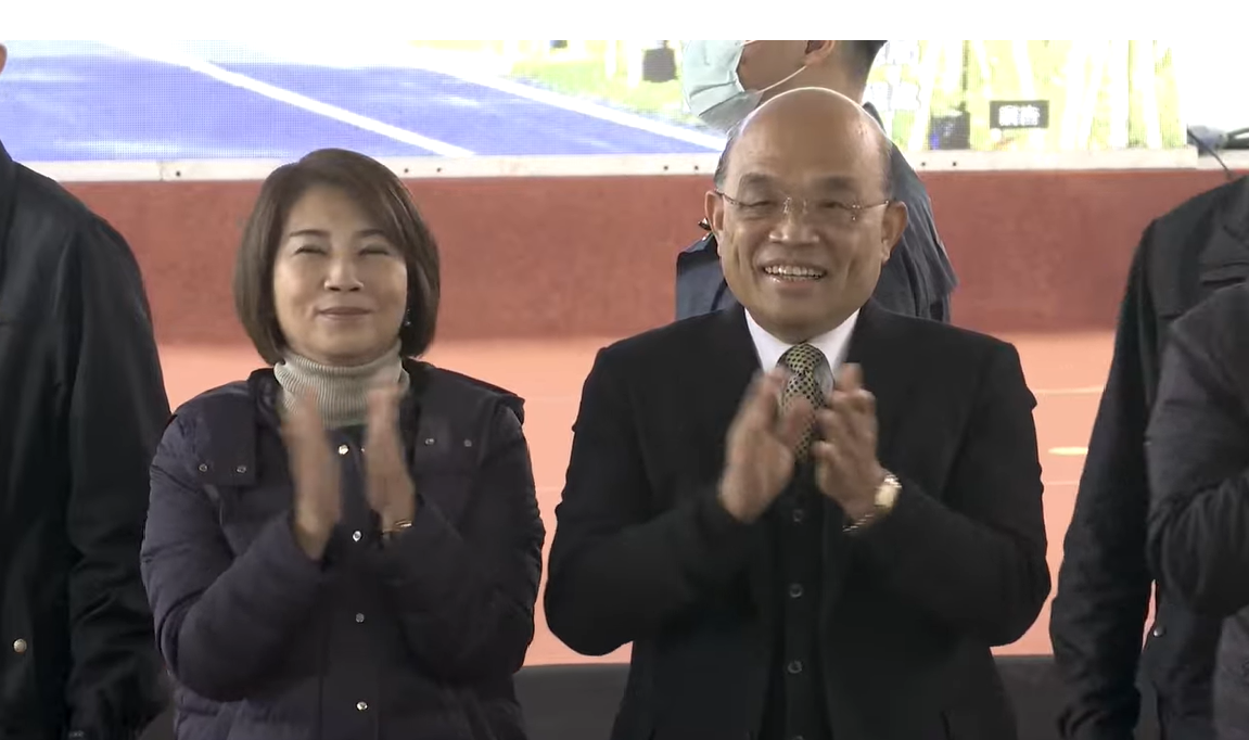 檢調昨天兵分16路查高端內線交易，行政院長蘇貞昌今（30）日受訪指出，對於公司或個人任何違法的行為，我們尊重檢調獨立辦案。 圖：擷自直播畫面