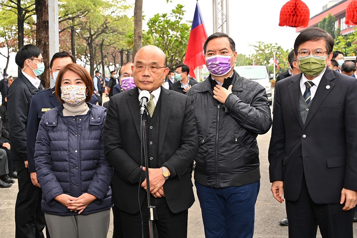 行政院長蘇貞昌今（30）天到屏東縣出席「天際無線 綠意相隨」屏鵝公路141公里纜線地下化暨種樹百里2.0計畫完工感恩茶會前受訪。 圖：行政院提供