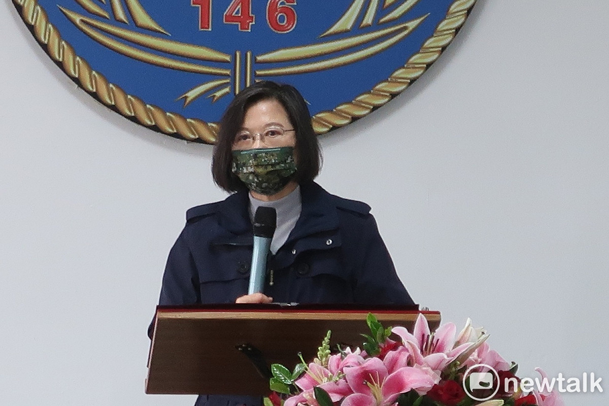 總統蔡英文30日在定海營區與「海軍146艦隊」官兵聚餐。 圖：林朝億/攝