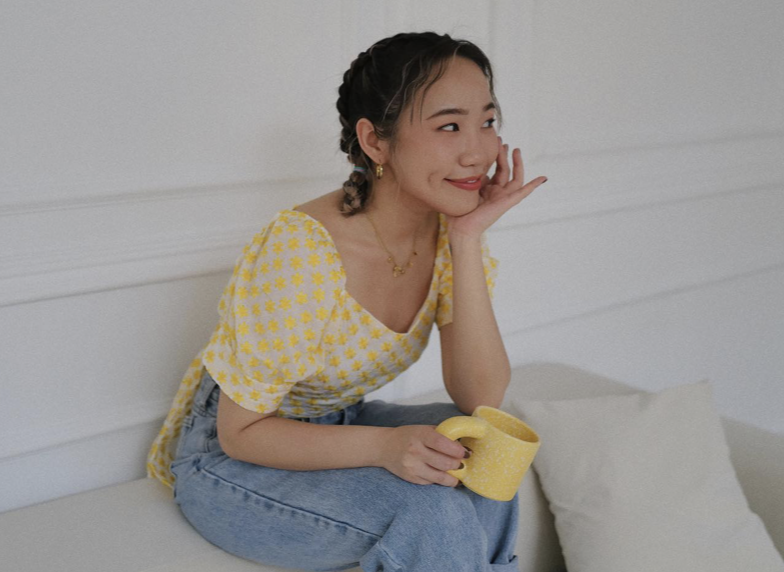 創作歌手系網紅Dena改編英文版〈first love〉。 圖：翻攝自Dena IG