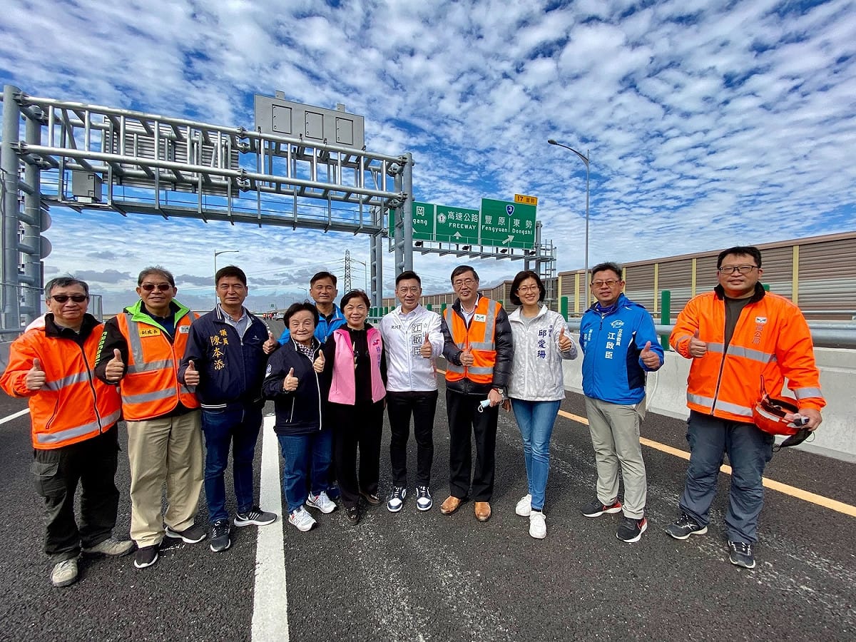 國道4號豐潭段即將通車，立委江啟臣、楊瓊瓔等人會同相關單位視察通車準備情形。 江啟臣服務處/提供