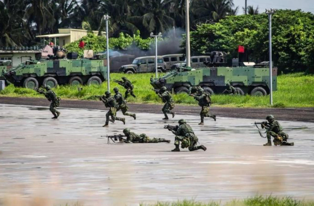 謝金河認為當兵絕對不是浪費一年！當兵的歲月反而可能是他人生成長的最重要的養分。 圖: 翻攝自謝金河臉書