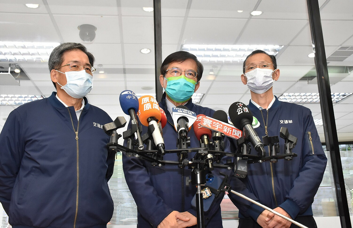 台鐵子法協商頻頻卡關，交通部長王國材(中)公布明年3時間規劃，對台鐵公司化順利掛牌有信心。 圖：高速公路局／提供