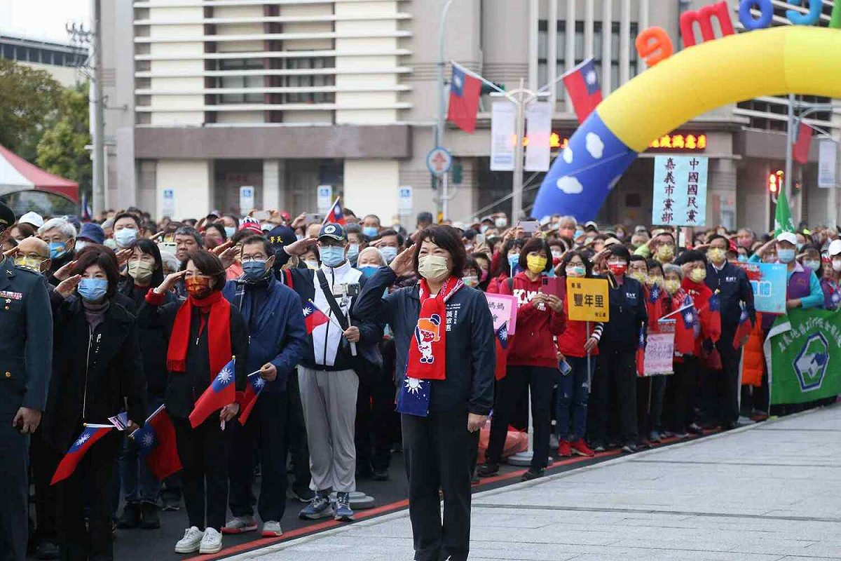 嘉義市長黃敏惠率隊舉行2023元旦升旗典禮。 圖：嘉義市政府/提供