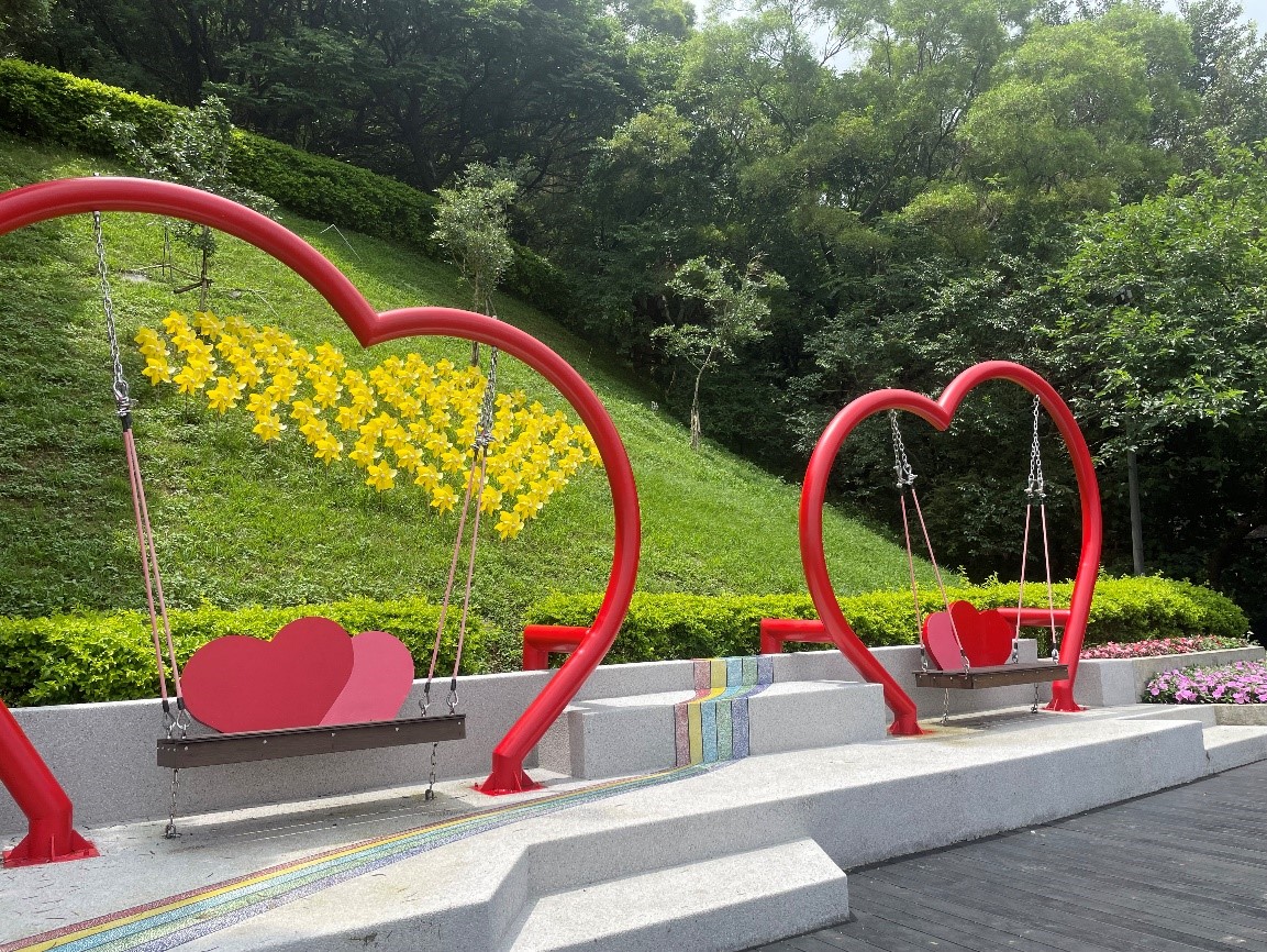 五股水碓觀景公園具浪漫氛圍的「看飛機展望台」。 圖：新北市景觀處提供