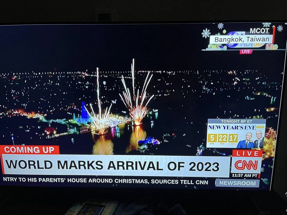 有網友發現，在曼谷慶祝新年的畫面卻標註台灣的字樣。 圖：網友截圖