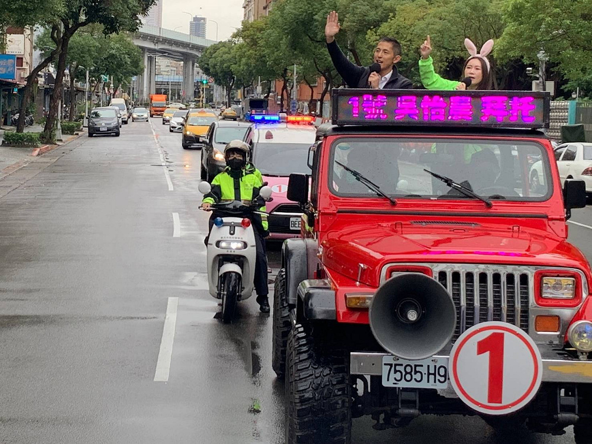 吳怡農今啟動車隊掃街，預告選前黃金周將全力加強陸戰。 圖：吳怡農競辦/提供