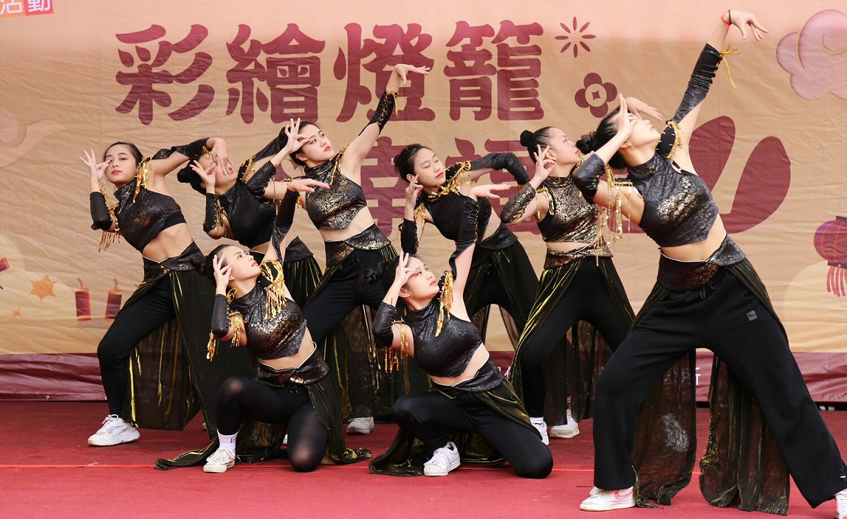 新莊彩繪活動現場精彩的舞蹈表演。 圖：新莊區公所/提供