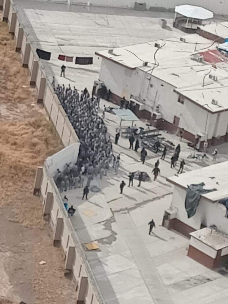 24 名囚犯越獄後，警方重新控制了監獄，消息指出他們正在地毯式搜索，尋找逃犯。 圖: 翻攝自 etnoticiasmx 推特