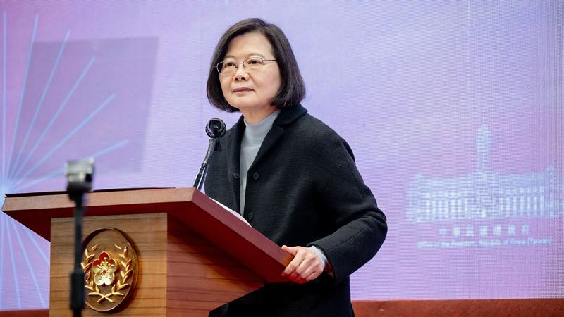 蔡英文拍板，將超徵稅收保留一定額度發放現金，與全民共享。 圖：翻攝自總統府（資料照片）