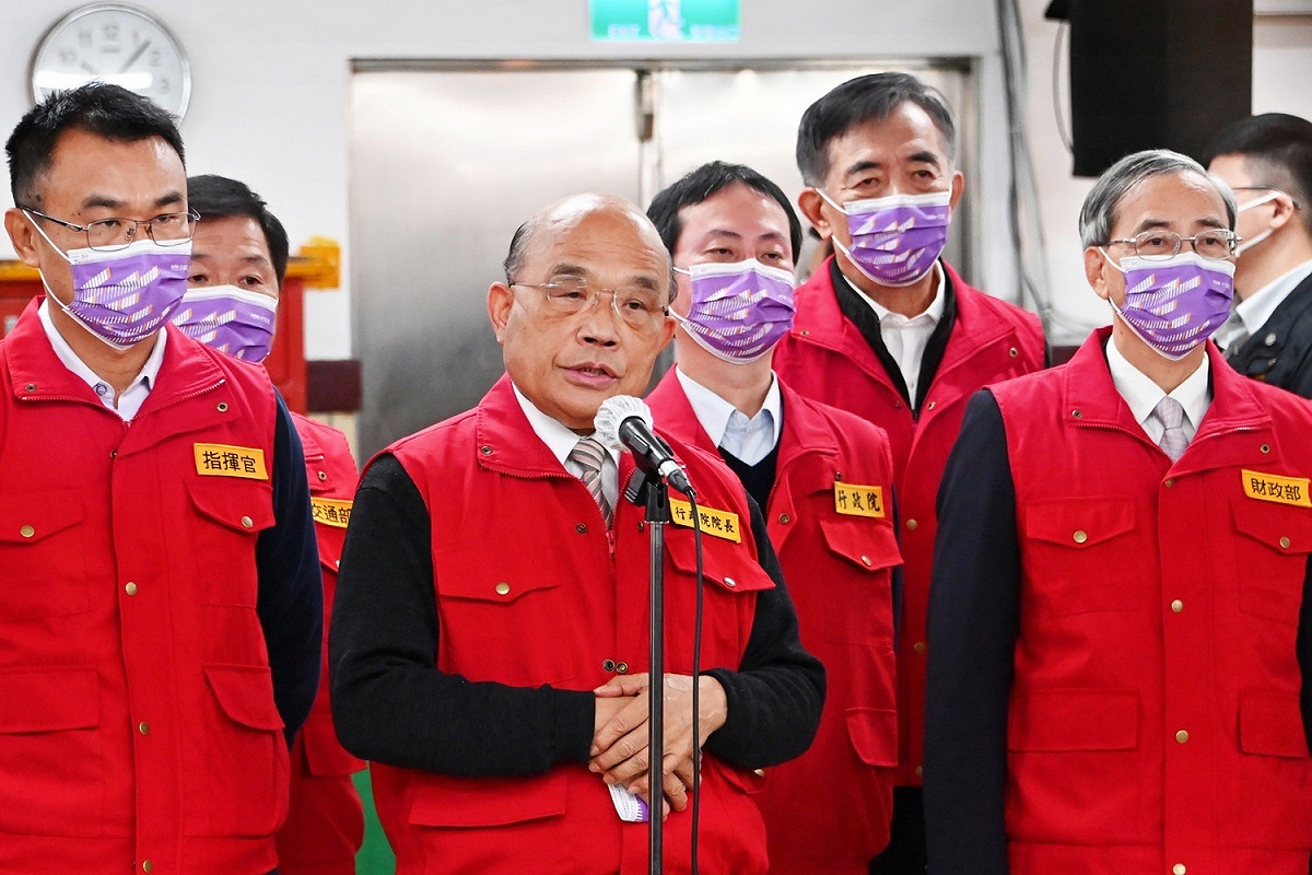 行政院長蘇貞昌今（3）日上午視察「台北郵件處理中心國際郵包動物檢疫強化措施」前受訪。 圖：行政院提供