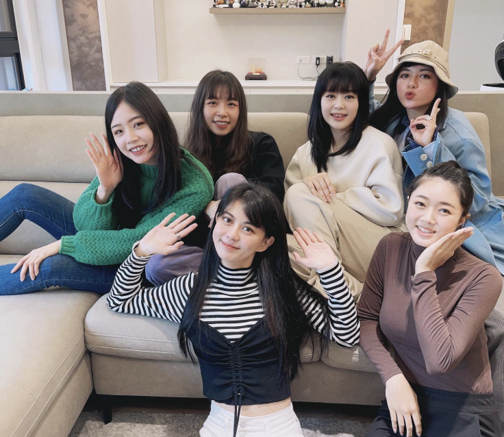 網紅白癡公主一家超強基因，6仙女合體網友全都驚呆。 圖：翻攝自白癡公主IG