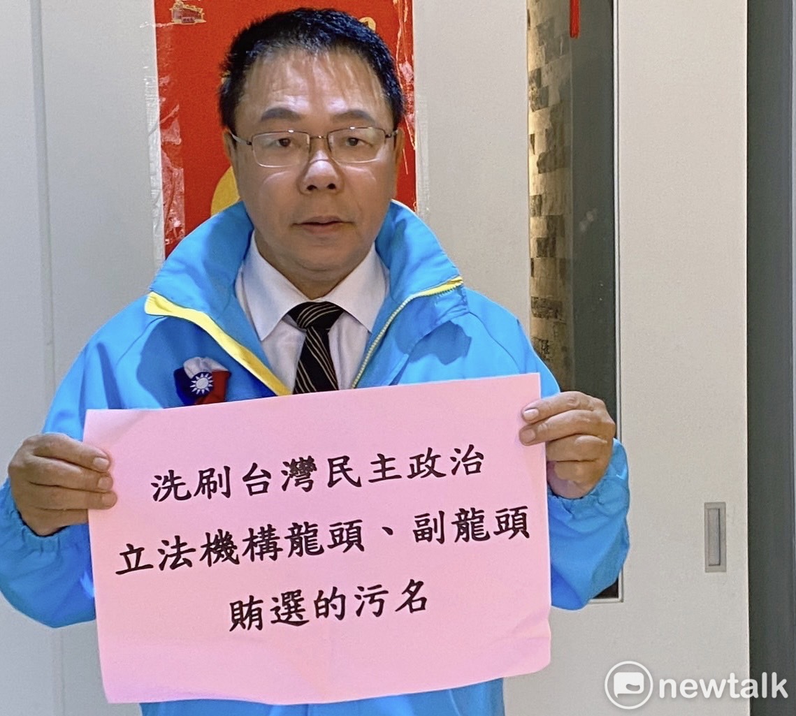 台南市議會國民黨團書記長蔡育輝感謝地檢署對黨團多次召開記者會及各界關切的回應，並懇請請檢察官、深入追辦，撕下「辦藍不辦綠」的標籤，樹立司法獨立公正的典範，改革民意機關正副龍頭買票陋習。 圖：台南市議會國民黨團提供
