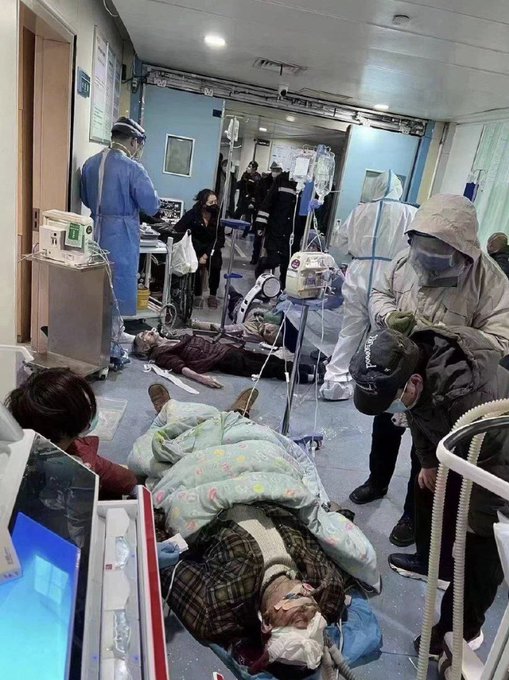 中國疫情嚴峻，不僅火葬場和醫院系統紛紛崩潰！ 圖：翻攝自真實-阿童木アトム X（前推特）帳號。