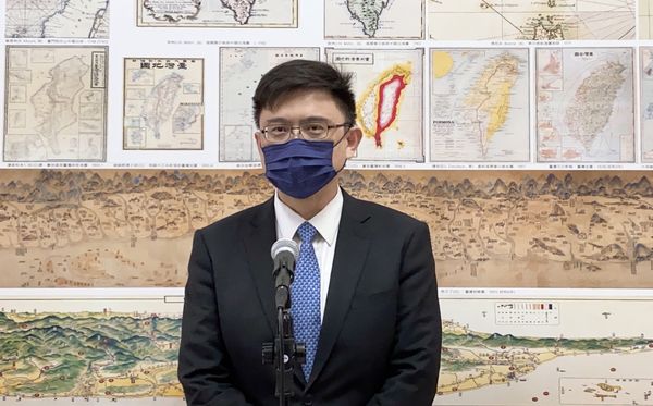 賴瑞隆表示，黨籍議員須依黨團決議進行一致性投票，未依決議投票本屬違紀行為，民進黨對此，開除15名黨員的黨籍，以示處分。 圖：賴瑞隆國會辦公室提供（資料照片）