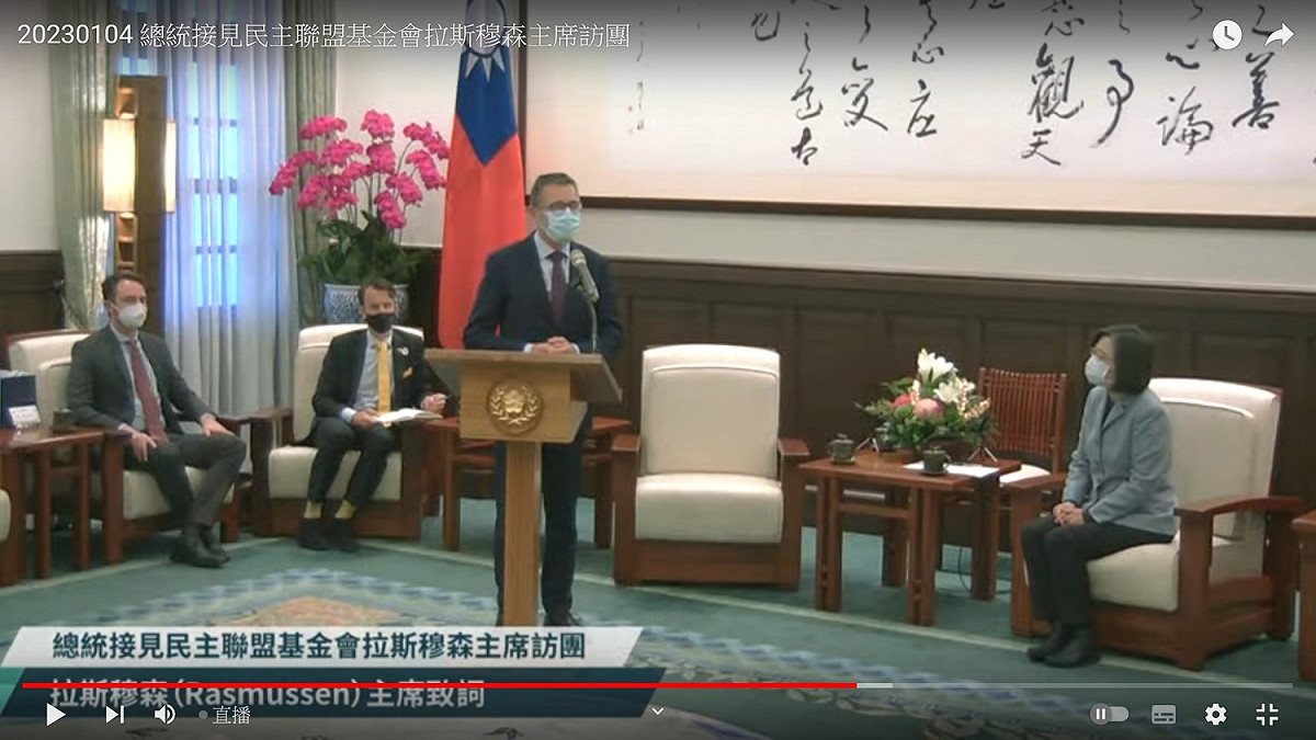 民主聯盟基金會主席拉斯穆森拜會蔡英文。 圖：翻拍自總統府YouTube