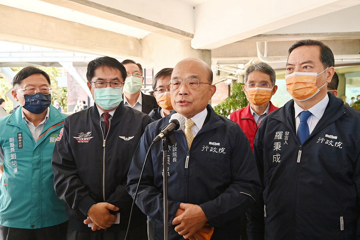 行政院長蘇貞昌今（4）天前往嘉義視察曾文水庫水情前受訪。 圖：行政院提供
