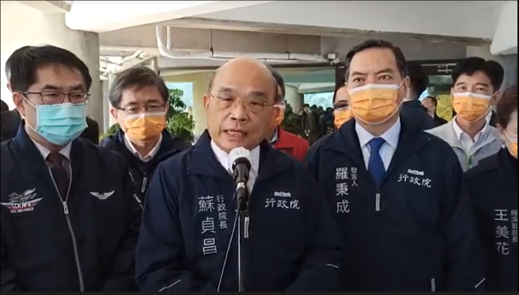 行政院長蘇貞昌今（4）天到嘉義縣大埔鄉視察曾文水庫水情前受訪。 圖：擷自直播畫面