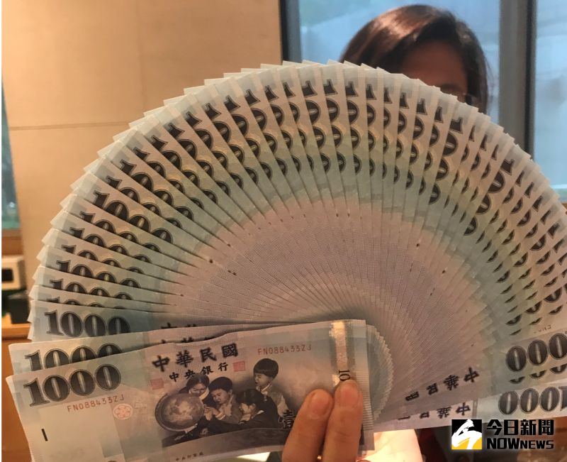 蘇貞昌今日受訪時表示要跟全民共享經濟成果，將普發現金6000元，引發熱議。 示意圖／NOWnews資料照