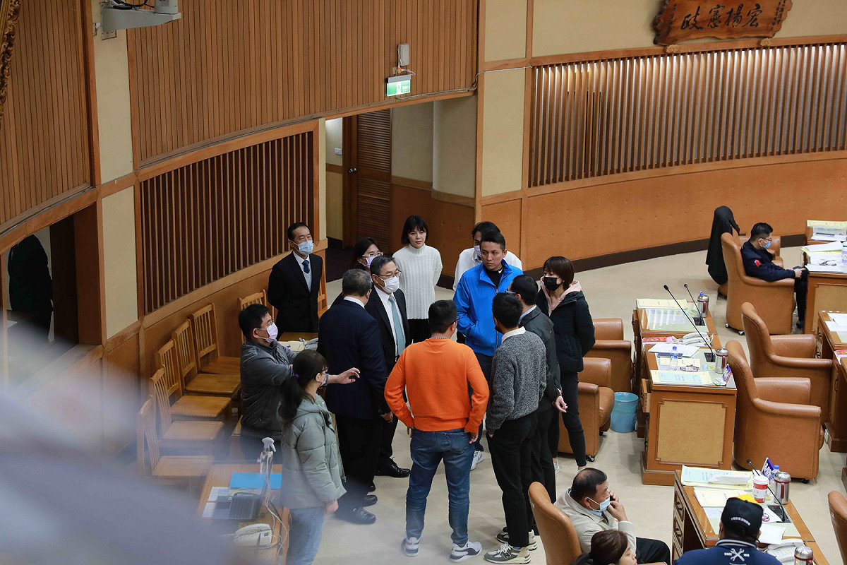 新北市議會今（4）日召開臨時會預備會議，數度休息協商。 圖：新北市議會國民黨團提供