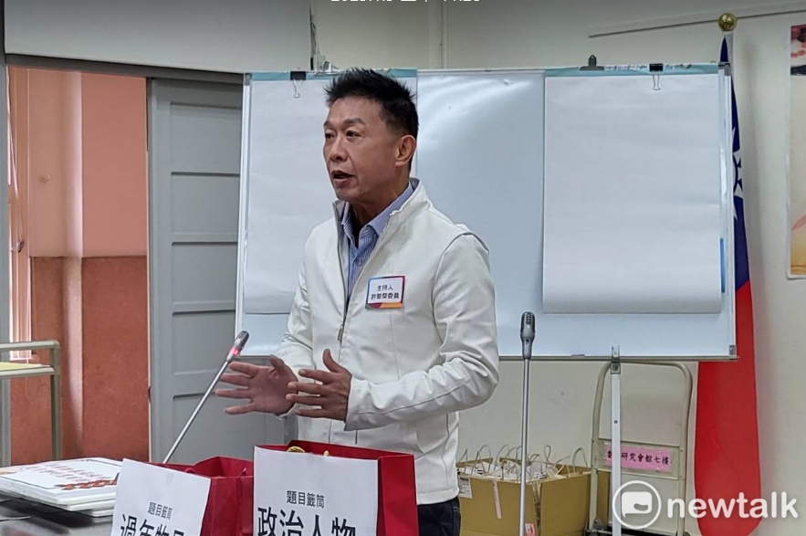 許智傑上午在立法院受訪。 圖：陳佩君／攝