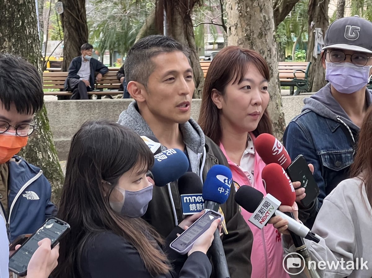 民進黨台北市第三選區（中山、北松山）立委補選候選人吳怡農與台北市議員張文潔。 圖：周煊惠 / 攝