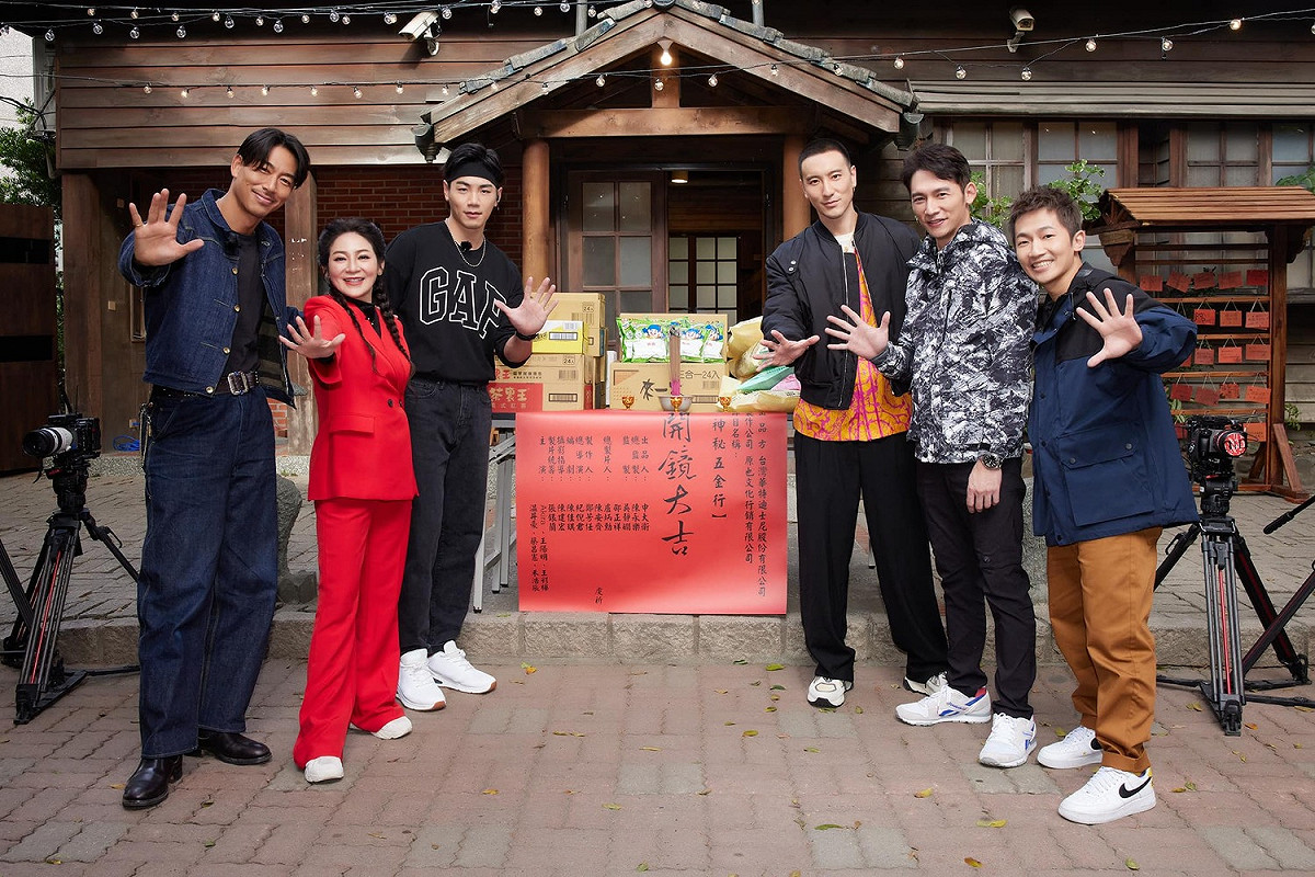 「國民姐夫」AKIRA攜手眾男神現身台南。 圖：翻攝自蔡昌憲FB
