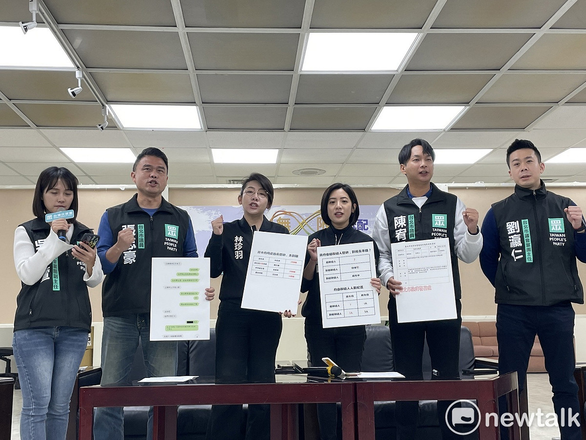 民眾黨台北市議會黨團今召開記者會抨擊蔣萬安市府取消晨會、人事懸缺，只給「低配版」團隊。 圖：周煊惠 / 攝