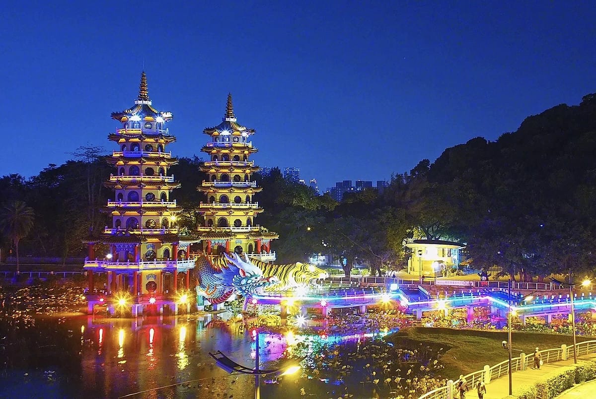 龍虎塔是左營蓮池潭地標之一。 圖：高雄市觀光局/提供