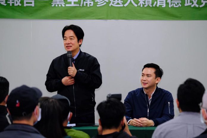 副總統賴清德5日晚間到新竹市出席「向黨員報告」政見發表會，與會人士砲聲隆隆。 圖：鄭朝方提供