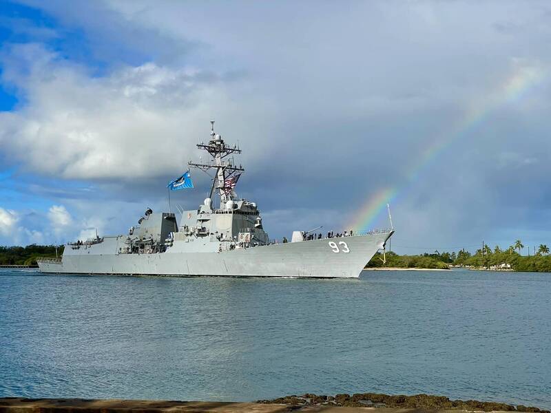 美軍伯克級飛彈驅逐艦鍾雲號5日通過台灣海峽。 圖：翻攝「USS CHUNG-HOON （DDG 93）」臉書