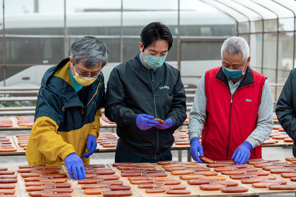 聽到吃過烏魚子的都當上總統，賴清德聽了笑得合不攏嘴。 圖：取自賴清德臉書