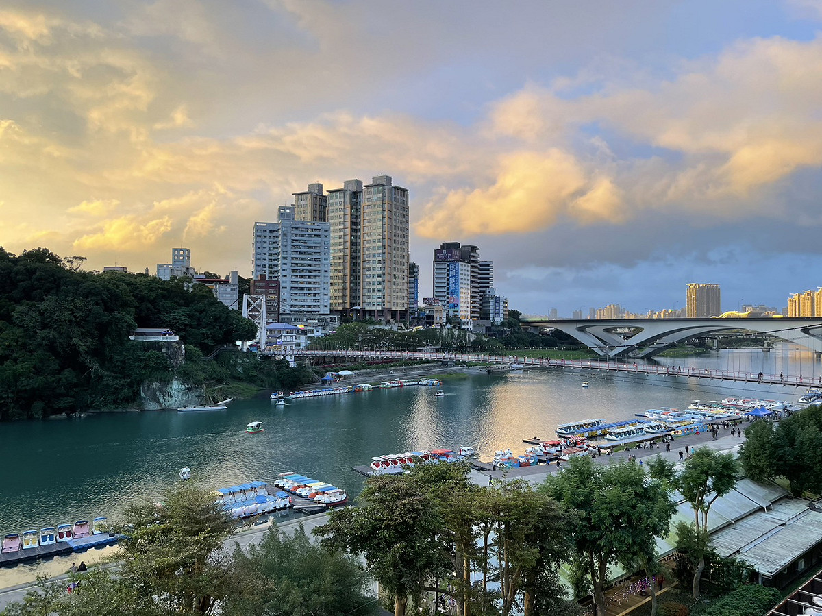 碧潭風景區鄰近都市、交通便利是休閒旅遊的優先選擇。 圖：新北市觀旅局提供
