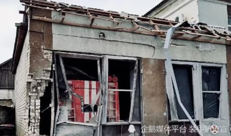5日，赫爾松市區一座消防站遭到俄軍砲擊。 圖:翻攝自騰訊企鵝號/裝甲鏟史官
