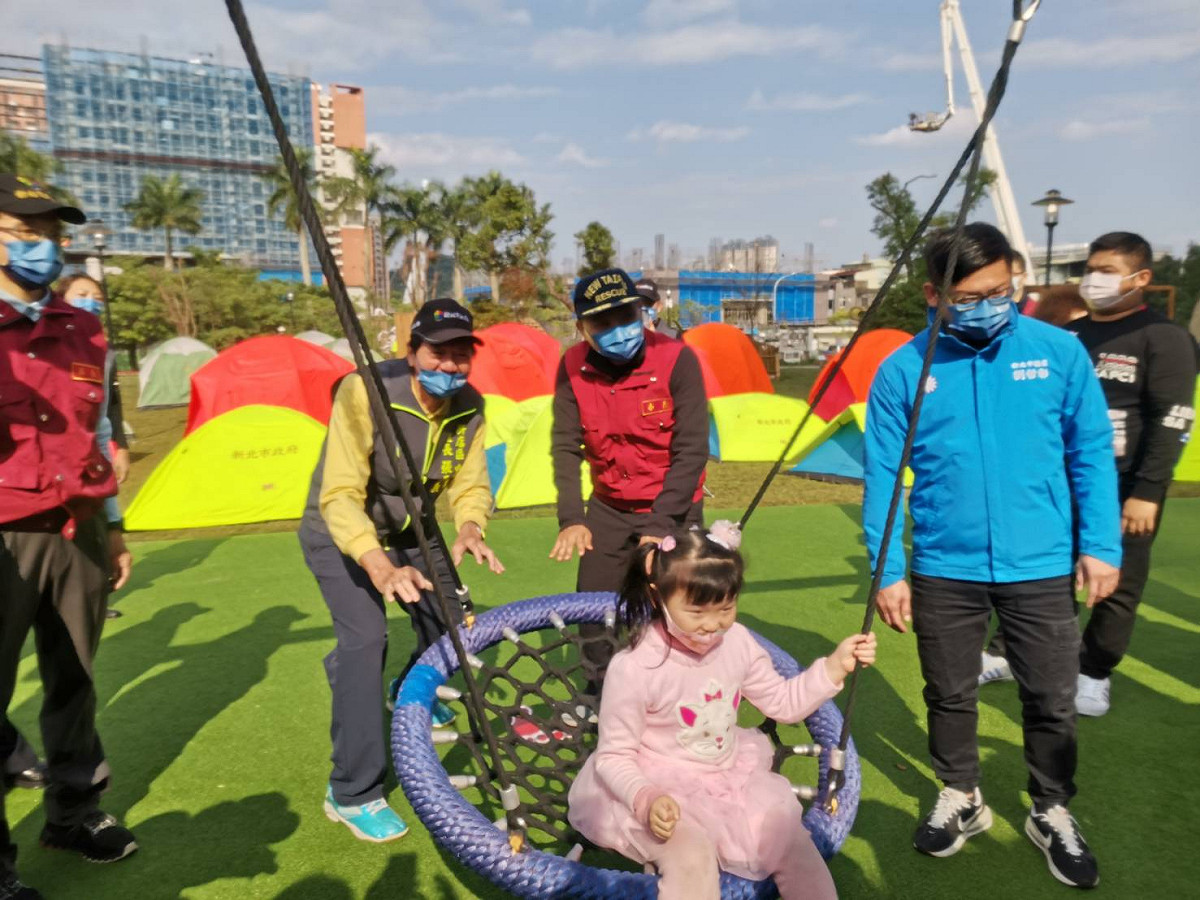為強化震災收容能量，超前部署將原有防災公園功能升級，打造十四張歷史公園成為首座機能型防災公園。 圖：新北市消防局提供